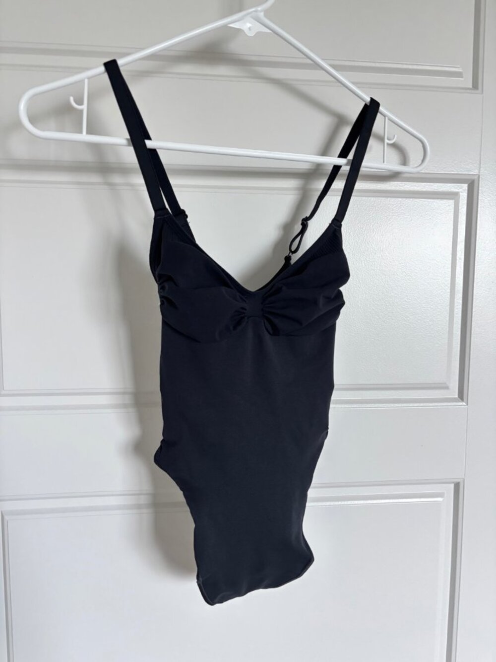 SKIMS Seamless Sculpt Thong Bodysuit Onyx Black M Shapewear
